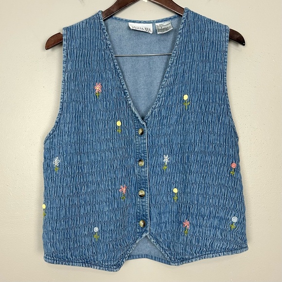 Vintage Tops - Vintage Embroidered Denim Vest Top Women’s Size M Smocked Boho 80’s 100% Cotton
